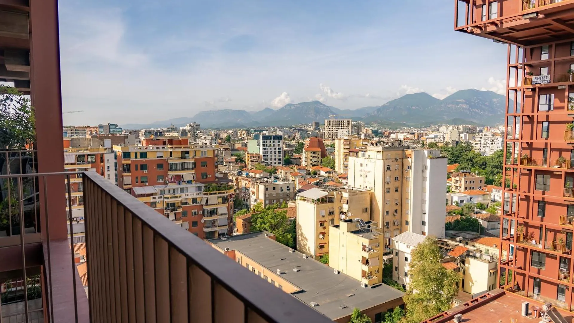 Progarden Luxury Apartments Tirana 0*,